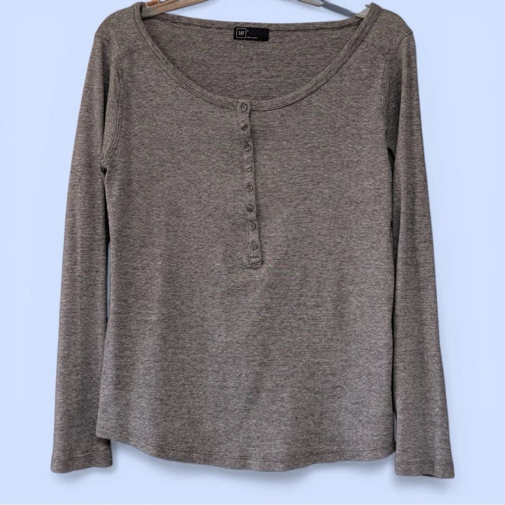 GAP Women’s Sz L Gray‎ Marled Long Sleeve Henley Scoop Neck Cotton Top